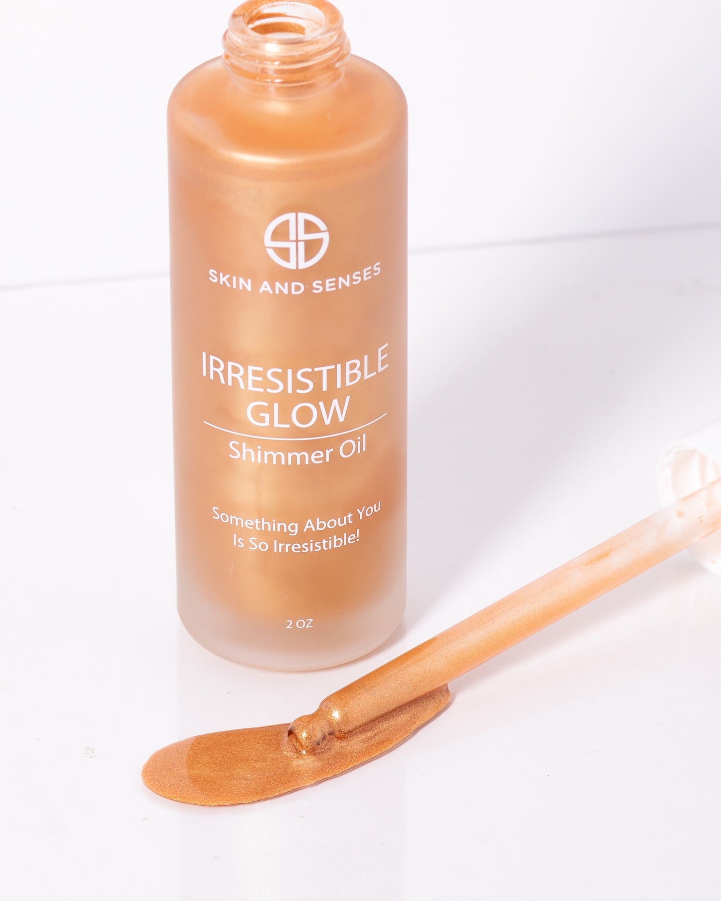 Irresistible Glow Shimmer Oil, skin and senses